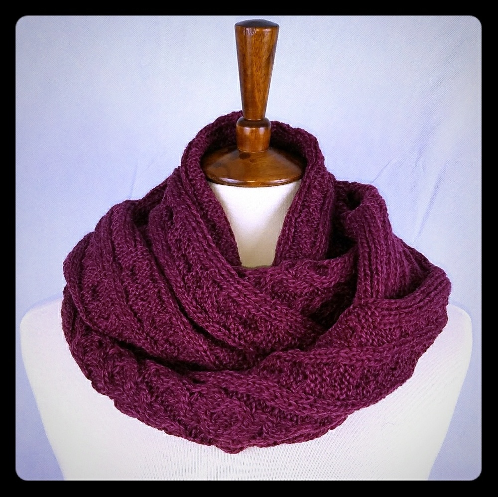 Aran Merino Wool Infinity Scarf - Raspberry - Picture 1 of 2